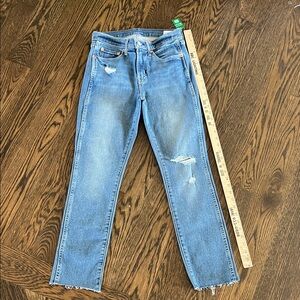 NEW GAP 27 4R Mid Rise Vintage Slim Jeans in Light Blue stretch raw edge